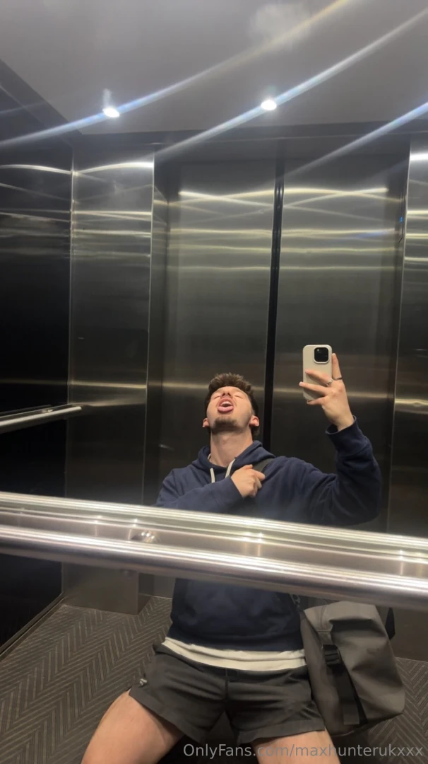 Quickie in the lift 
