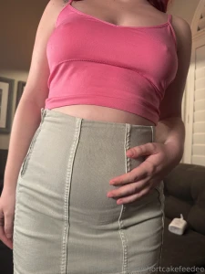 Some more belly and booty content for you cuties this time in my