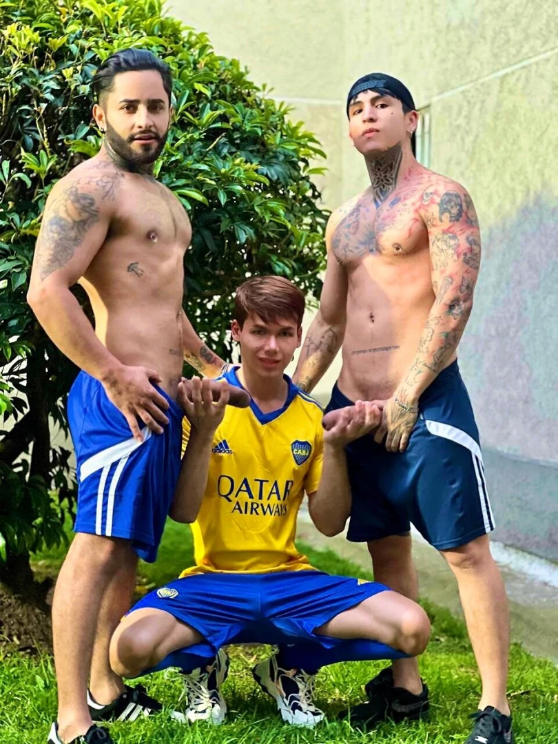 Training with their balls entrenando con sus bolas 