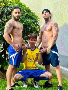 Training with their balls entrenando con sus bolas