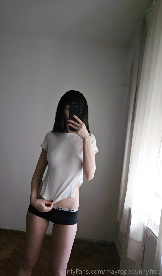 A glimpse of my curves just enough to haunt your thoughts tonight 