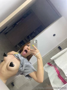 I m really horny right now would you like to play with me