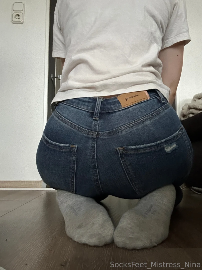 Come and smell me greysocks sweatysoles feet fetish mistress smelly part 2 