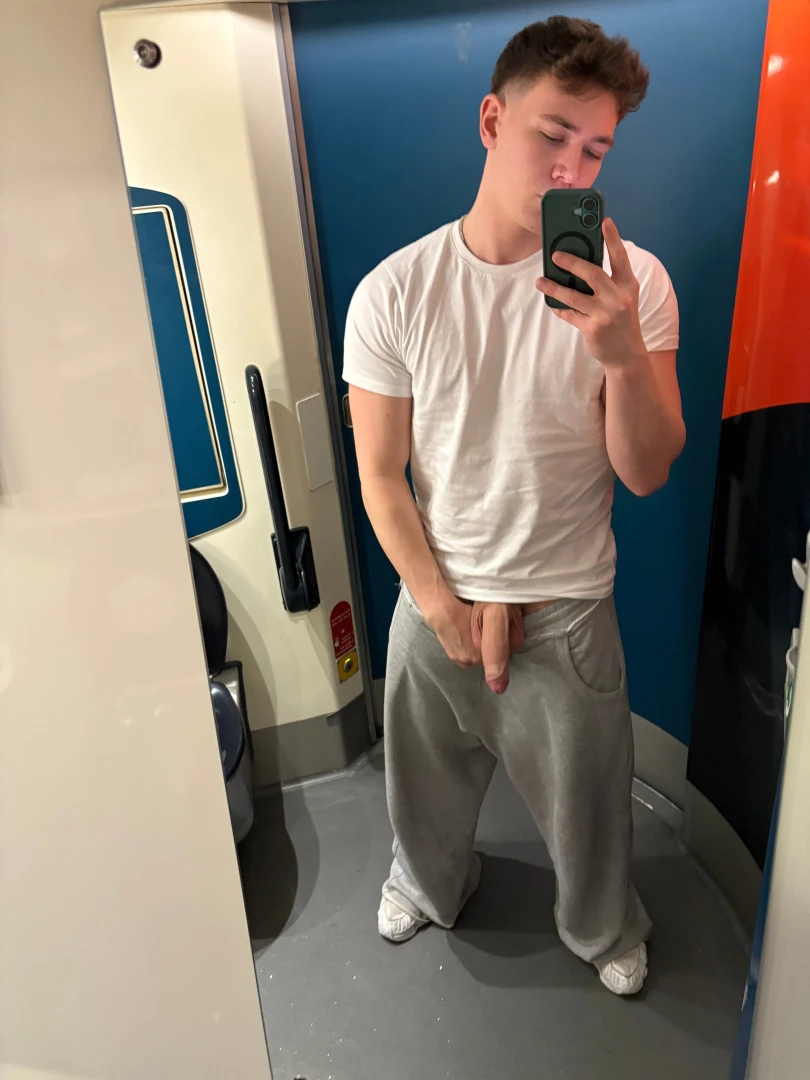 Travelling always gets me horny as fuck 