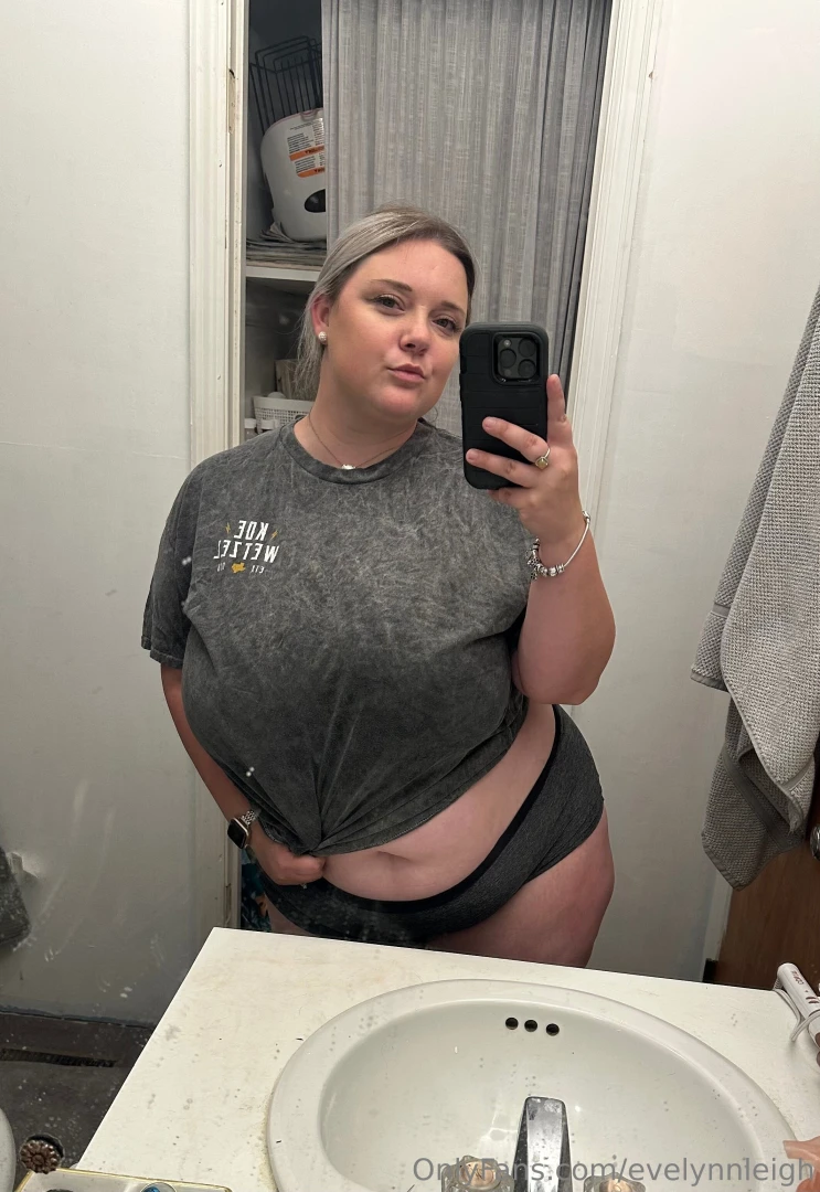 Someone seriously tell me to clean my mirror 