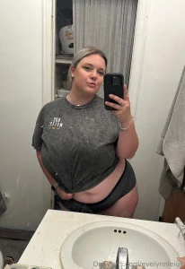 Someone seriously tell me to clean my mirror