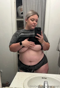 Someone seriously tell me to clean my mirror part 2