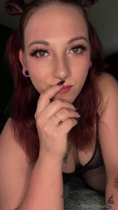 I bet there s a booty pic or something in here somewhere