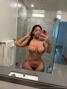 Sexy bathroom nudes are the best part 4