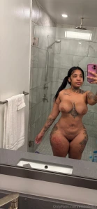 Sexy bathroom nudes are the best part 3
