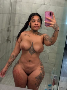 Sexy bathroom nudes are the best part 2