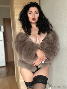 Mommy in fur expensive elegant undeniably dangerous i know what power