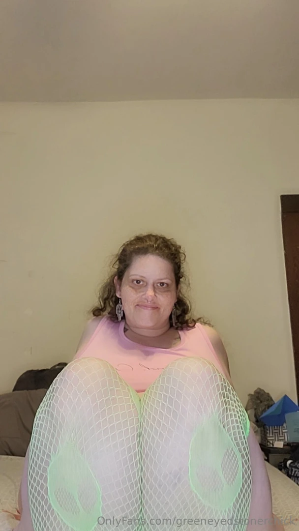 Cum get rough daddy and make me spread these thick thighs for you 