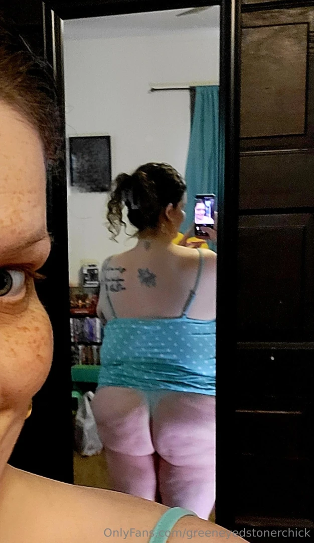 Greeneyedstonerchick 