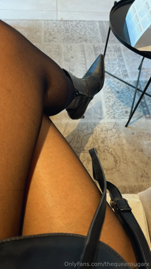 Stockings and heels bad girls use it 