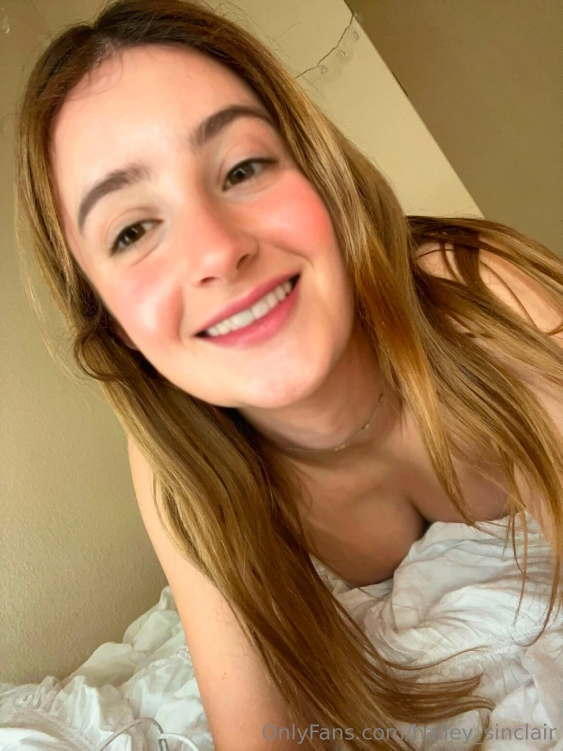 Dm me babe and let s talk about our naughty thoughts 