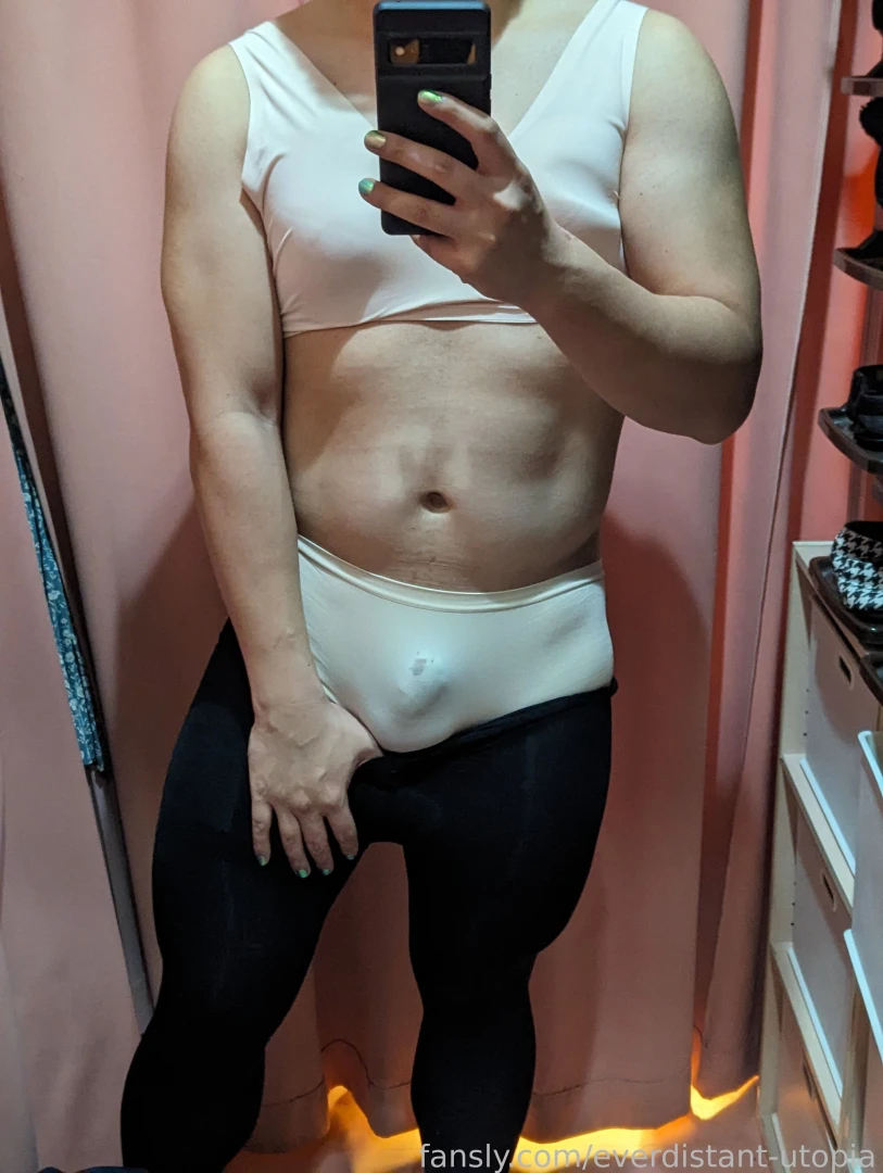 Took some pictures in a changing room at a cross-dressing bar when i 