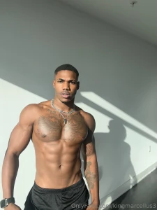 I m gonna be live tonight at 8 30 pm tonight with a special guest