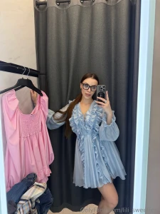 Guyzzzz men s opinion pink suit s me better or blue p s just to follow