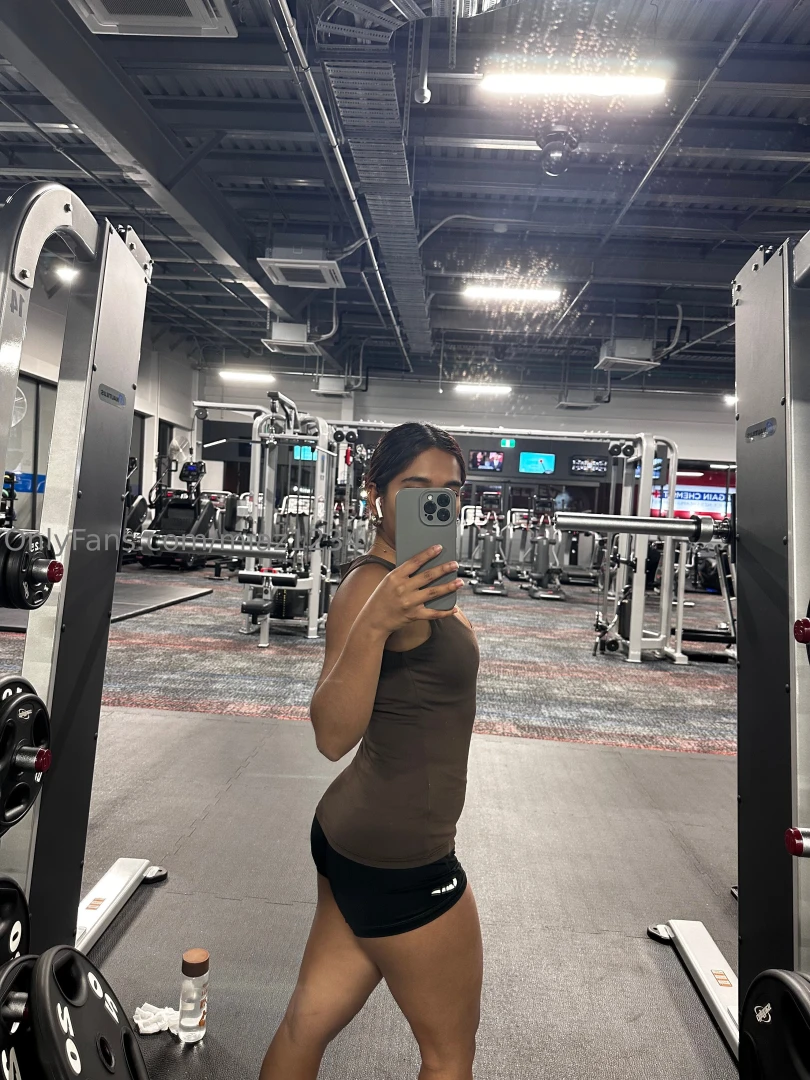 Hey everyone i m currently available for sexting 