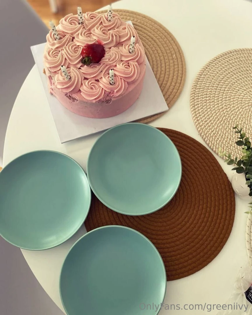 Yaaayyy it s my birthday todayyy i have got nobody to spend it with so 