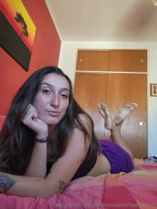 Message me if you love dirty feet