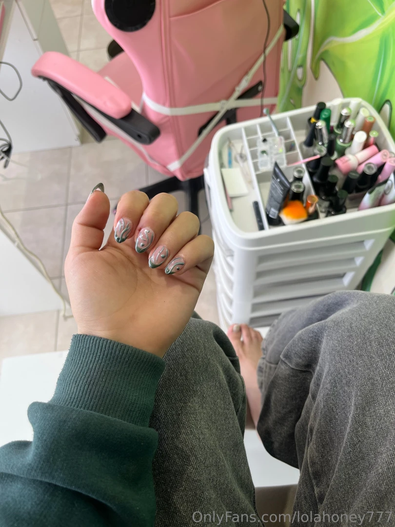 Pay for my nails 