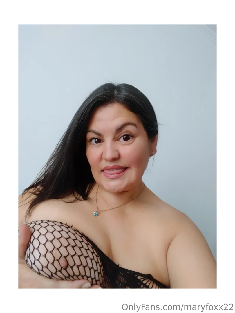 Ven papi y chupame las tetas lamelas chupalas y aprietalas 