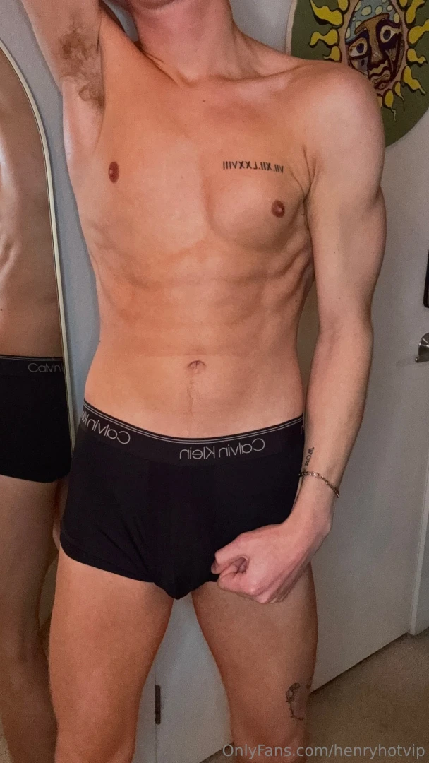 I want kisses on my abs 