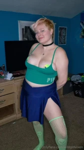 Throwback cleavage pics part 2