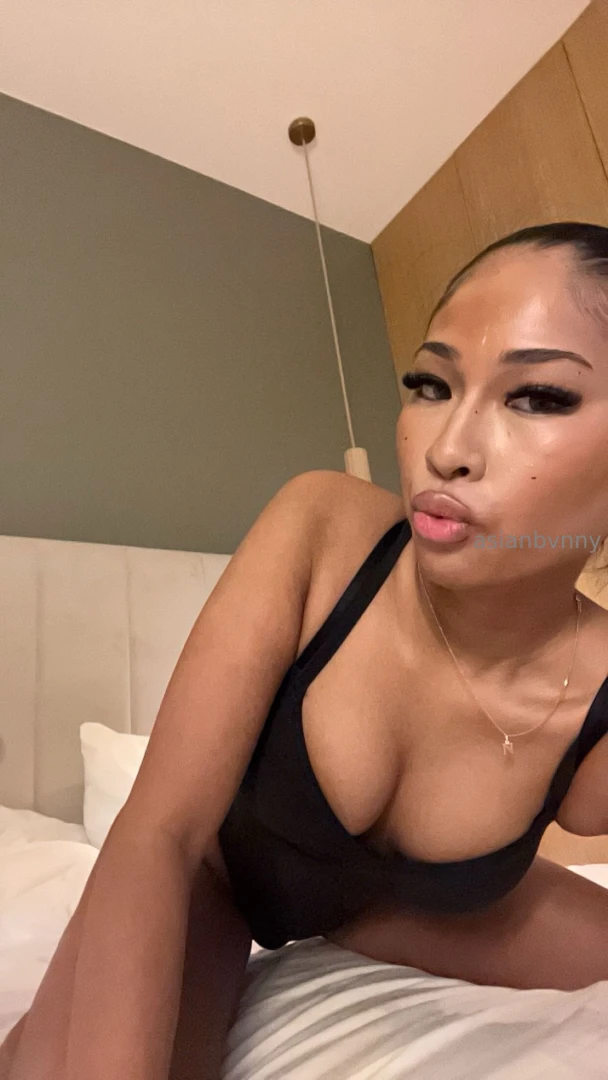 My makeup s a lil messy now but still cute right rate it 