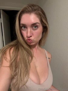 Excuse all the selfies i am feeling cuuuuuute put a lil makeup on and