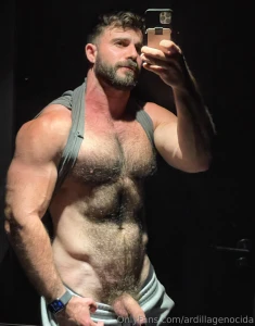 Gym selfie but make it post-peeing haha