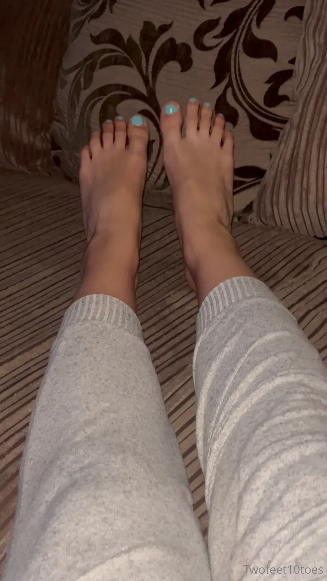 I d have you gagging on them long toes 