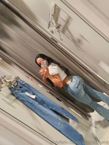 I love this jeans can someone help me buy it and i send a gift by