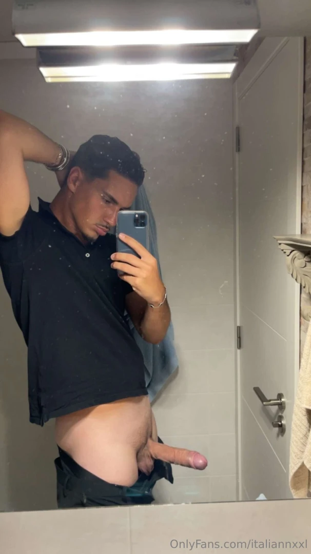 Selfie avec ma grosse bite 