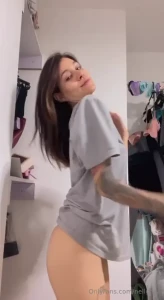 Hoy no llevo ropa interior y tengo ganas m ndame un mensajito y te