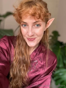 Who s here for the elf content