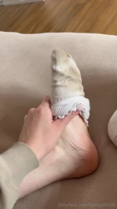 I know you wanna lick every part of my feet