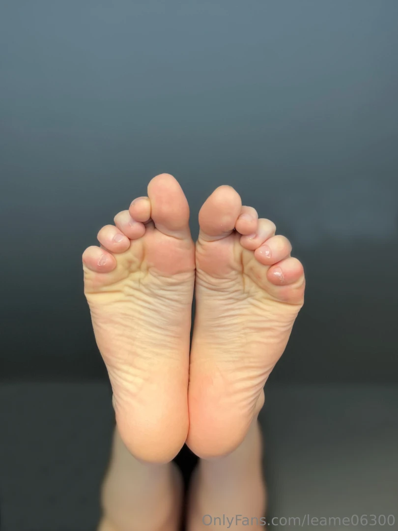 Do you like my wrinkled smelly feet 