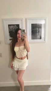 Do i look sexy comment down your answers babe