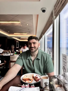 Pov we are having a lunch date