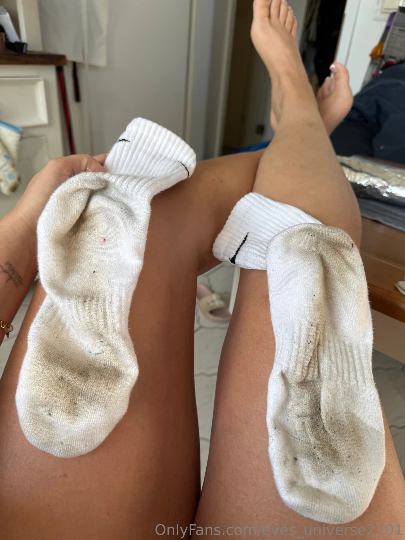 What is your favorit dirty smelly socks or barefoot 