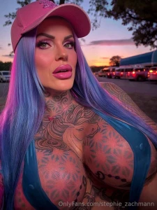 Been doing custom requests all day everyone dm me with what content