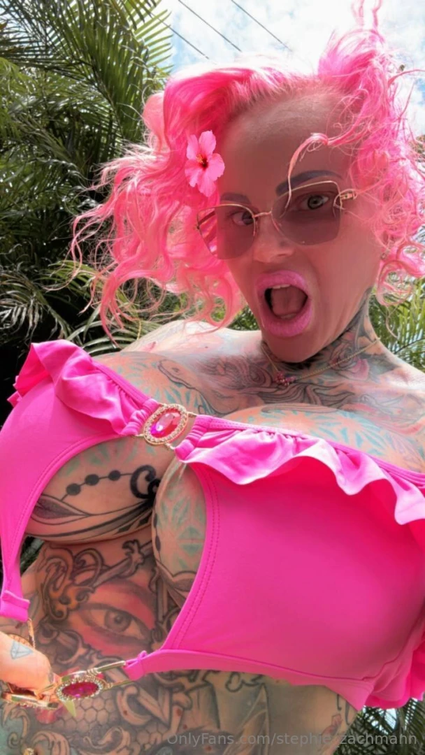 This beach set is so sexy and cute 