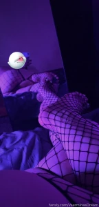 First time ever showing my feet lol if you want more feet content let