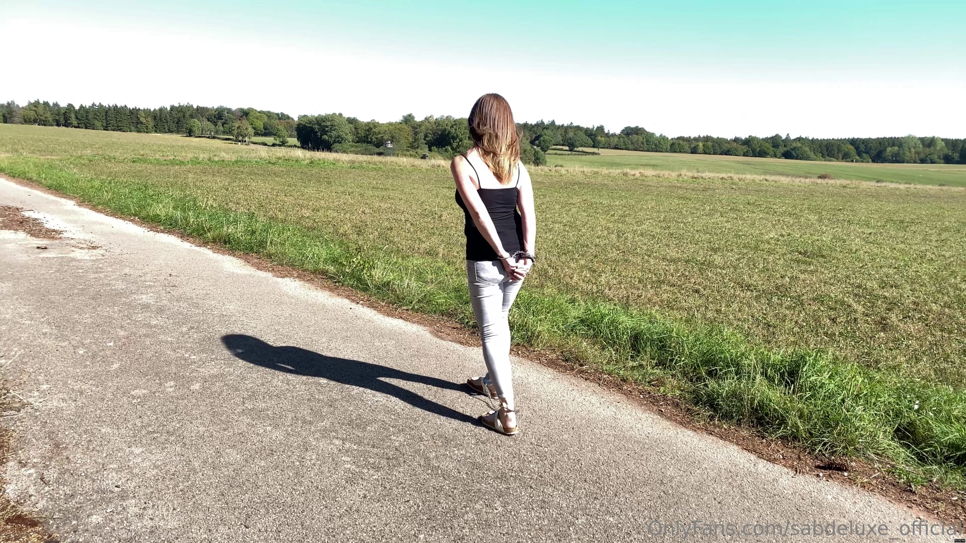 36 walking in cuffs outdoor mit handschellen gefesselt - part 2 