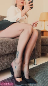 Sch ne pumps mit nylons die zehen zum lecken frei - part 1