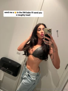 Dm me a emoji for a special treat