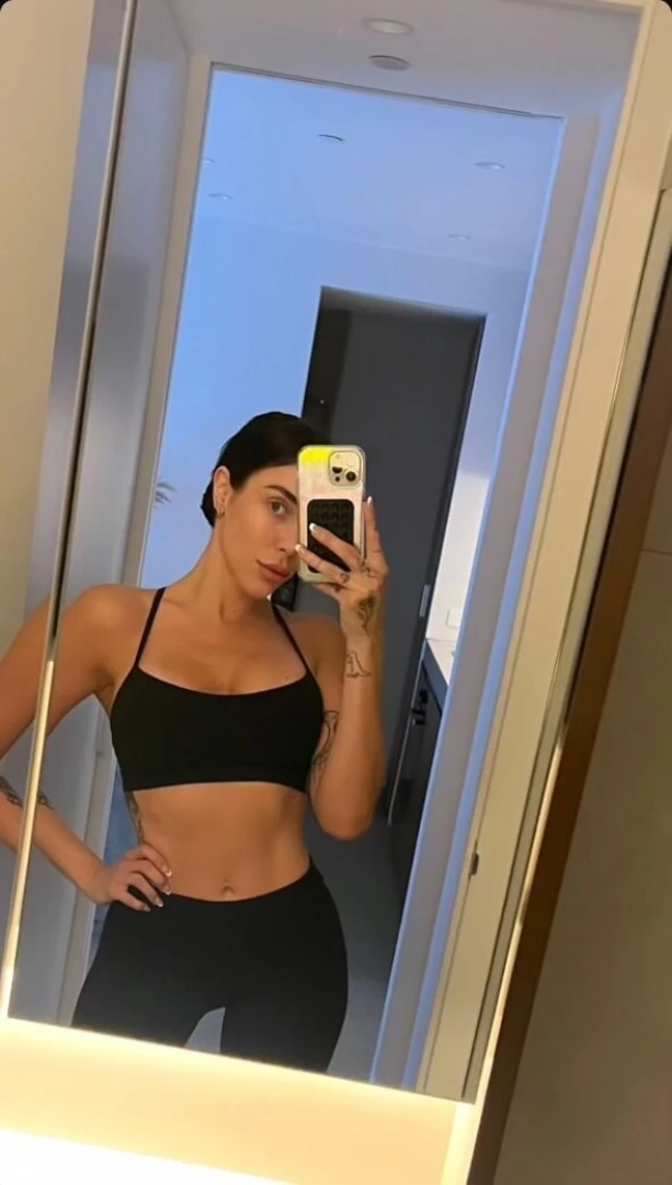 I m up to no good and playing games in the dms right now bby 